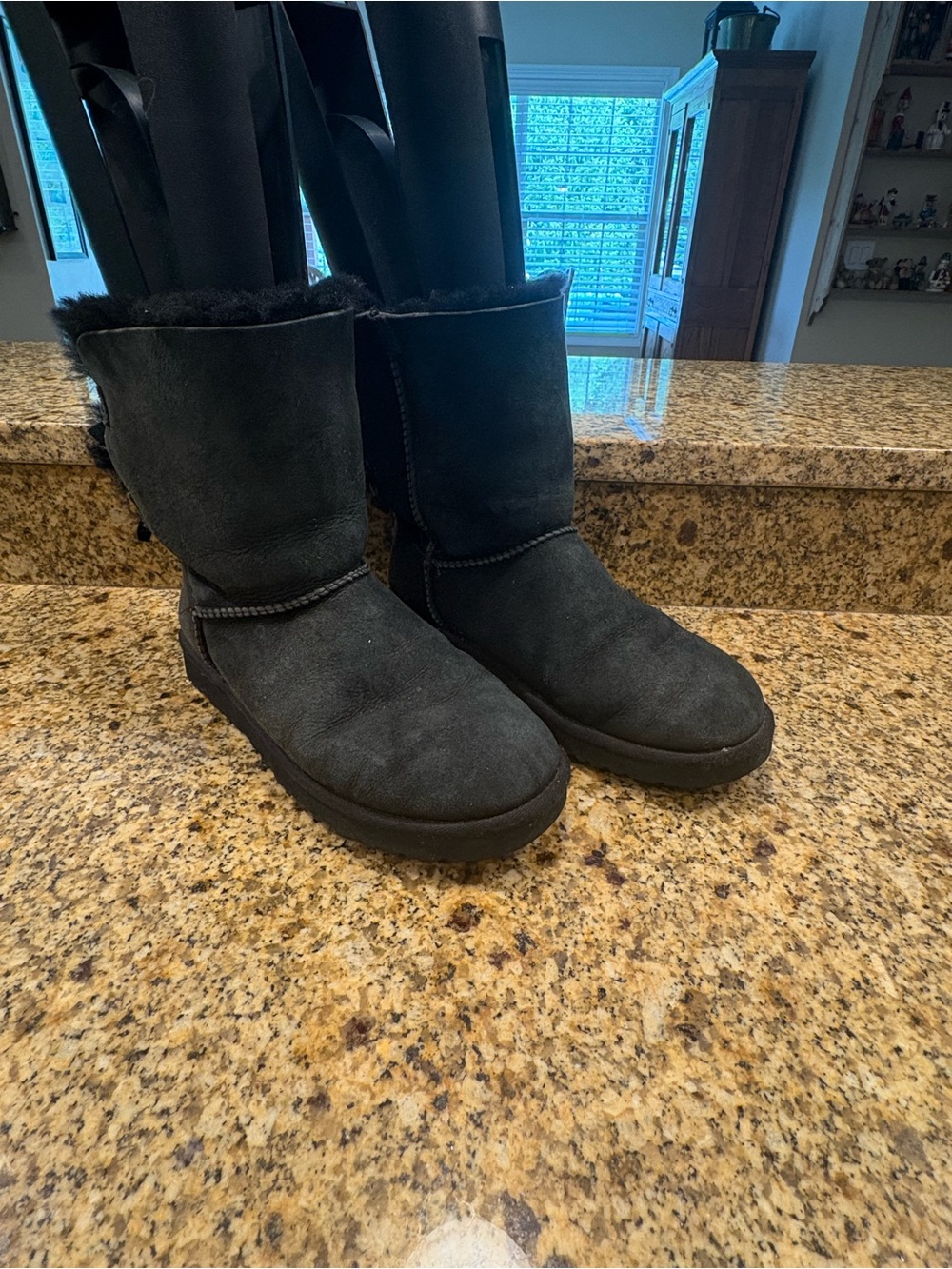 UGG Bailey Bow II Boots Womens Size 9 Black Suede Shearling Fur Lined